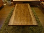 天然木一枚板のリビングテーブル